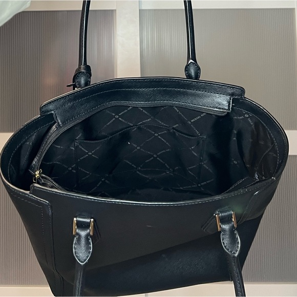 Micheal Kors Large tote purse with pockets - Picture 6 of 8